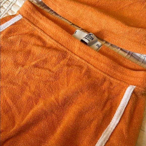 Matching set from Hollister - Picture 4 of 6